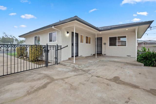 2834 N Hughes Avenue, Fresno, CA 93705