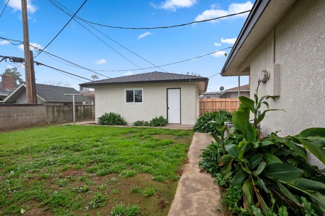 2834 N Hughes Avenue, Fresno, CA 93705