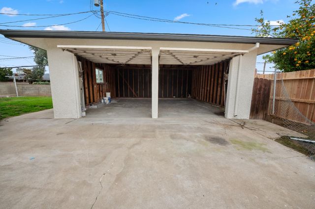 2834 N Hughes Avenue, Fresno, CA 93705