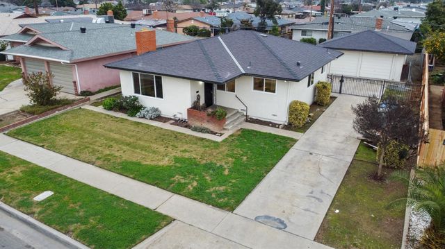 2834 N Hughes Avenue, Fresno, CA 93705