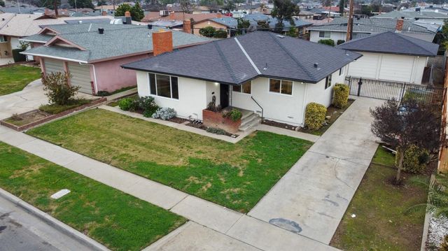 2834 N Hughes Avenue, Fresno, CA 93705