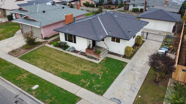 2834 N Hughes Avenue, Fresno, CA 93705