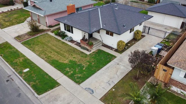2834 N Hughes Avenue, Fresno, CA 93705