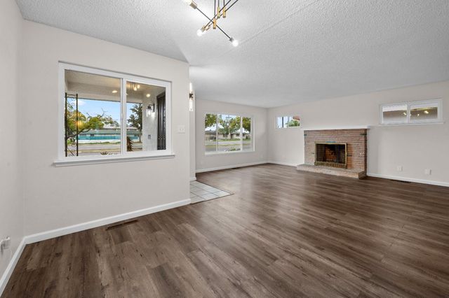 2834 N Hughes Avenue, Fresno, CA 93705