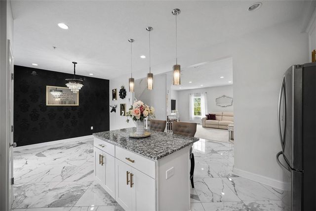 2890 E May Street, Castle Shannon, PA 15234