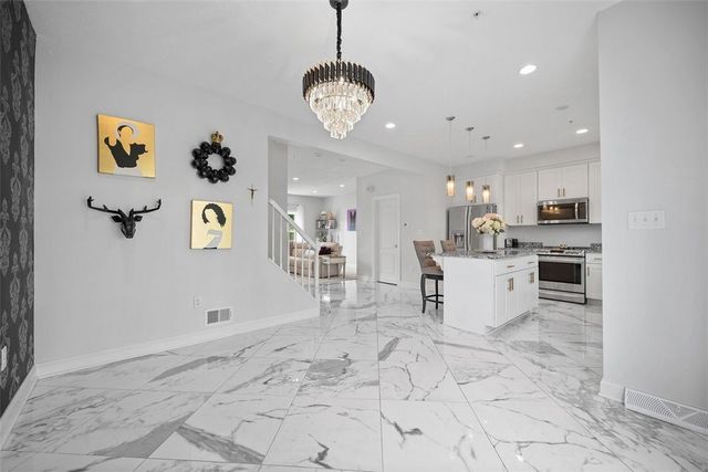 2890 E May Street, Castle Shannon, PA 15234