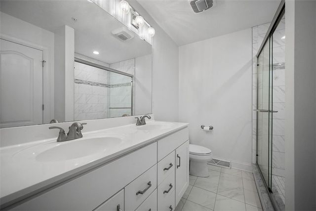 2890 E May Street, Castle Shannon, PA 15234