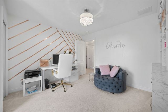 2890 E May Street, Castle Shannon, PA 15234