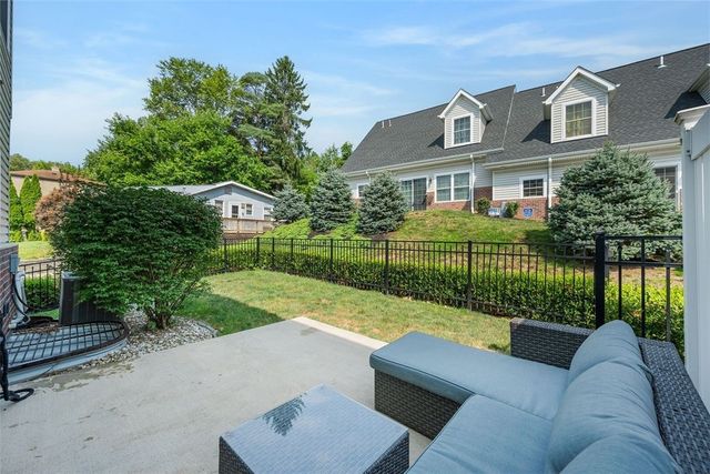 2890 E May Street, Castle Shannon, PA 15234