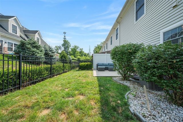 2890 E May Street, Castle Shannon, PA 15234