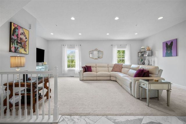 2890 E May Street, Castle Shannon, PA 15234