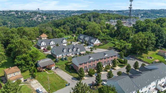 2890 E May Street, Castle Shannon, PA 15234