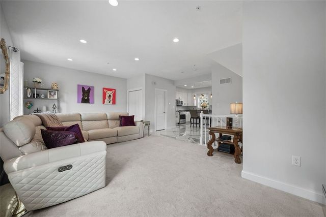 2890 E May Street, Castle Shannon, PA 15234