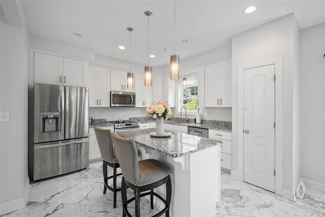 2890 E May Street, Castle Shannon, PA 15234