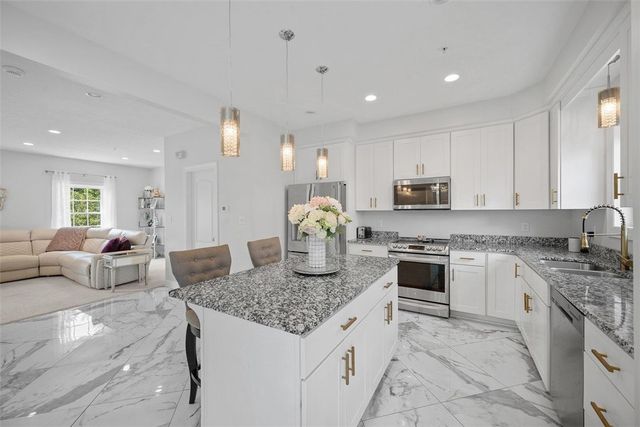 2890 E May Street, Castle Shannon, PA 15234