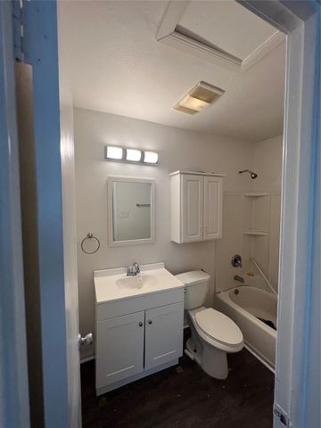 1204 10th Avenue N, Texas City, TX 77590