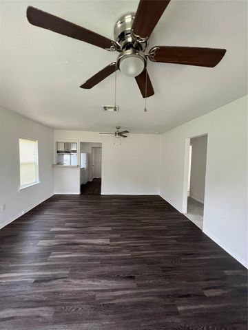 1204 10th Avenue N, Texas City, TX 77590