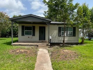 1204 10th Avenue N, Texas City, TX 77590