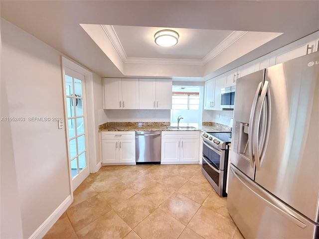 6360 SW 9th Pl, North Lauderdale, FL 33068