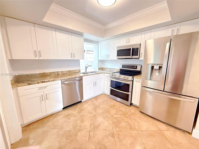 6360 SW 9th Pl, North Lauderdale, FL 33068