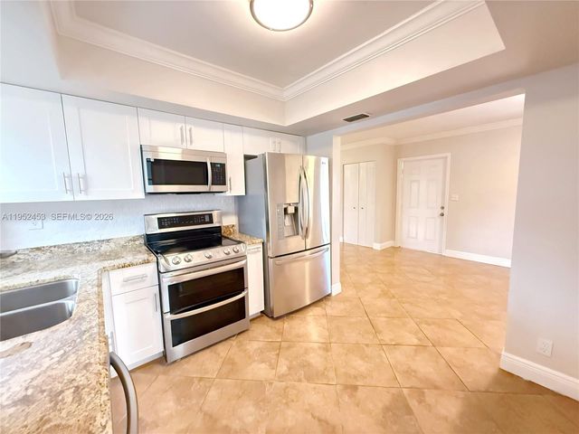 6360 SW 9th Pl, North Lauderdale, FL 33068