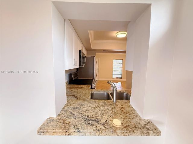 6360 SW 9th Pl, North Lauderdale, FL 33068