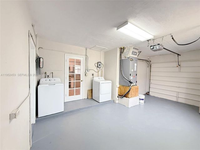 6360 SW 9th Pl, North Lauderdale, FL 33068