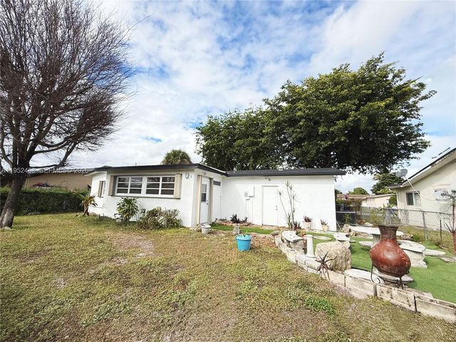 6360 SW 9th Pl, North Lauderdale, FL 33068