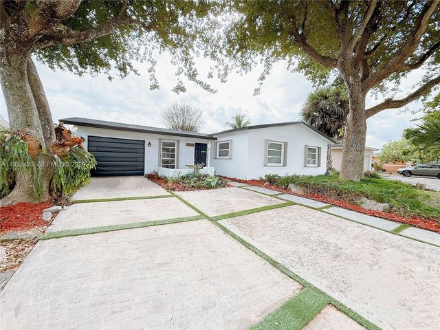 6360 SW 9th Pl, North Lauderdale, FL 33068