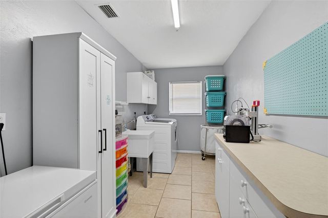 1305 SE 37TH TERRACE, Cape Coral, FL 33904