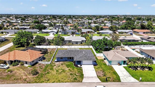 1305 SE 37TH TERRACE, Cape Coral, FL 33904