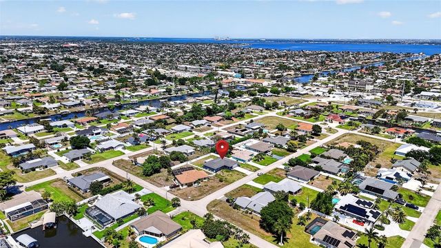 1305 SE 37TH TERRACE, Cape Coral, FL 33904