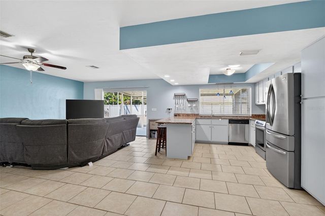 1305 SE 37TH TERRACE, Cape Coral, FL 33904