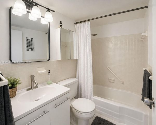 1936 S Ocean Dr 4D, Hallandale Beach, FL 33009