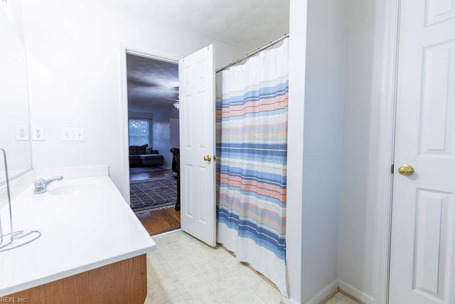 2308 Angler LN, Chesapeake, VA 23323