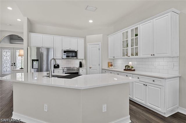 6062 Divot CT, Naples, FL 34113