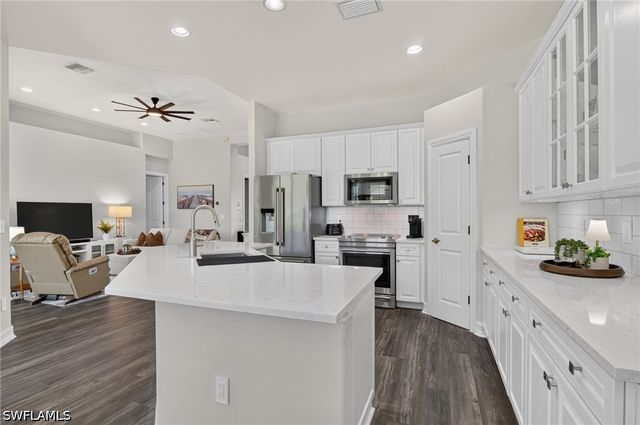 6062 Divot CT, Naples, FL 34113