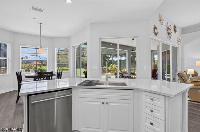 6062 Divot CT, Naples, FL 34113
