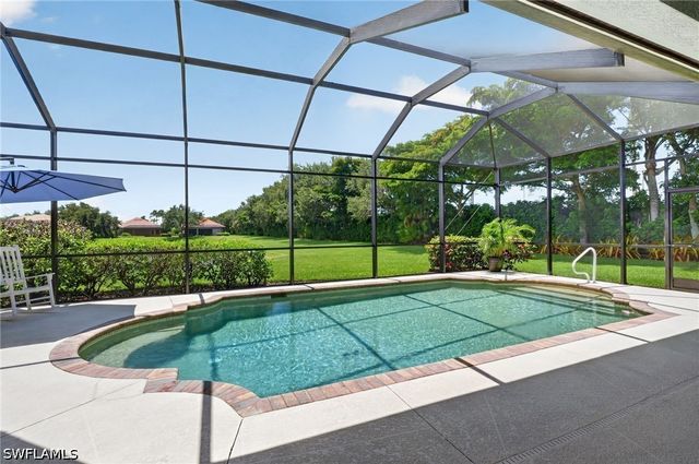 6062 Divot CT, Naples, FL 34113