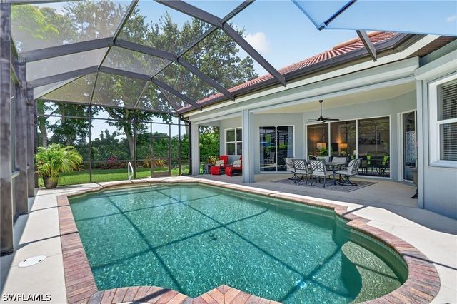 6062 Divot CT, Naples, FL 34113