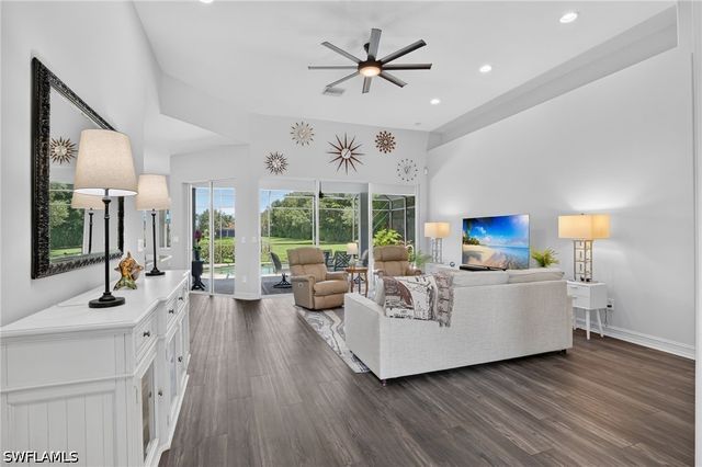 6062 Divot CT, Naples, FL 34113
