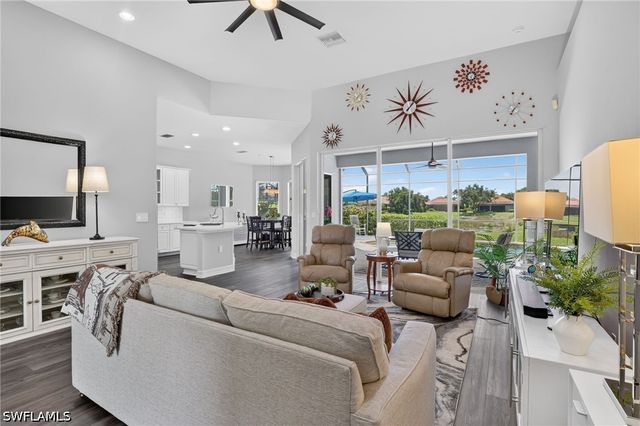 6062 Divot CT, Naples, FL 34113