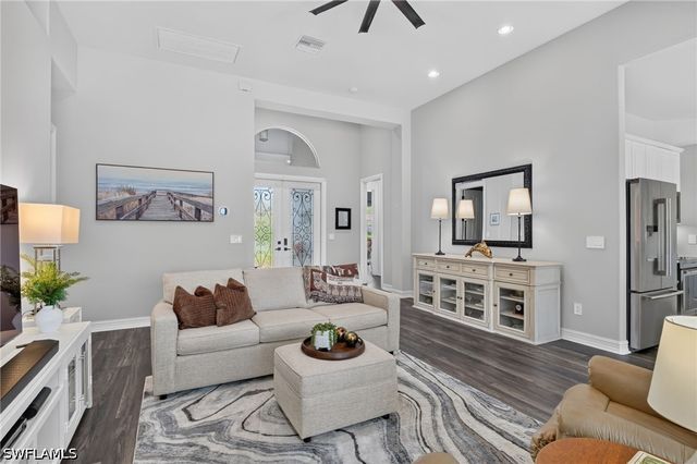6062 Divot CT, Naples, FL 34113