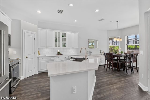 6062 Divot CT, Naples, FL 34113