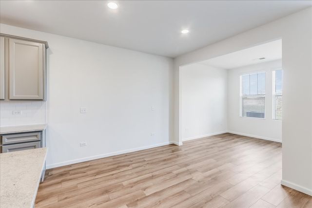 616 Switchgrass Lane 61005, Bolingbrook, IL 60490