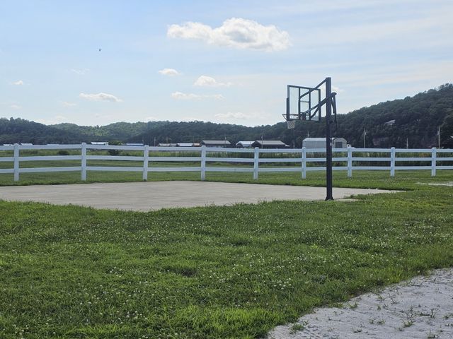 328 Duck Blind Rd, Clifton, TN 38425