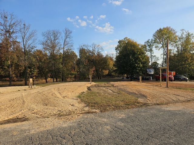 328 Duck Blind Rd, Clifton, TN 38425