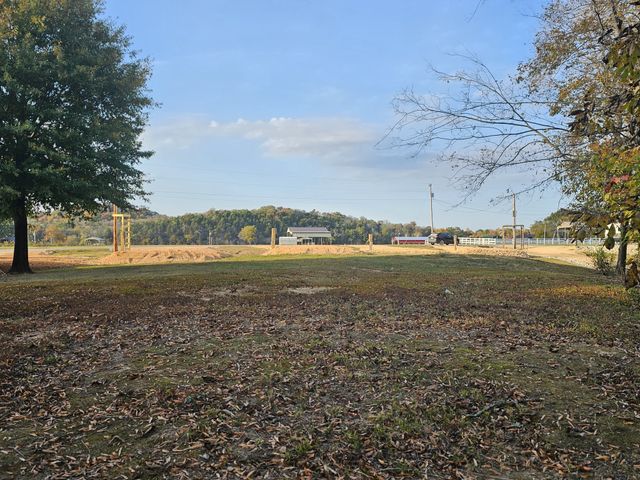 328 Duck Blind Rd, Clifton, TN 38425