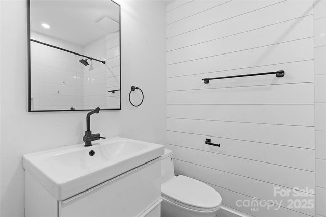 4500 Dawnwood Drive, Charlotte, NC 28212