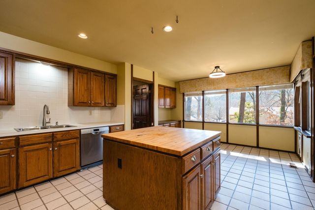 91 Pebble Beach Drive, Little Rock, AR 72212